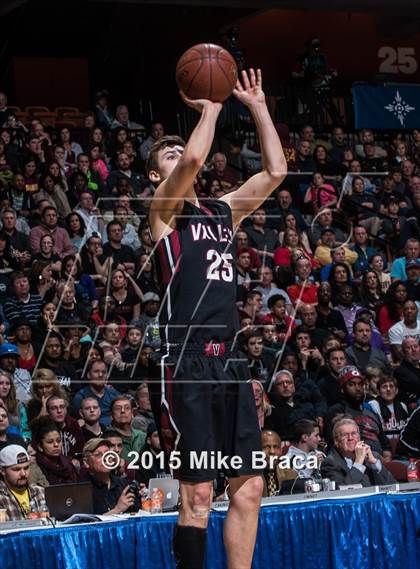 Thumbnail 3 in Valley Regional vs. Sacred Heart (CIAC Class S Final) photogallery.