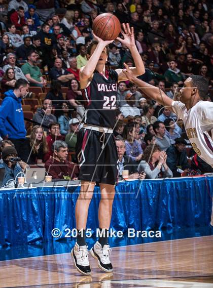Thumbnail 3 in Valley Regional vs. Sacred Heart (CIAC Class S Final) photogallery.