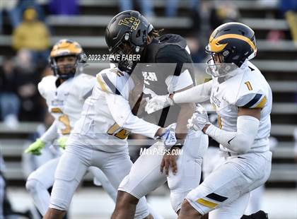 Thumbnail 3 in Bellevue @ Lincoln (WIAA 3A State Quarterfinal) photogallery.