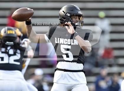 Thumbnail 3 in Bellevue @ Lincoln (WIAA 3A State Quarterfinal) photogallery.