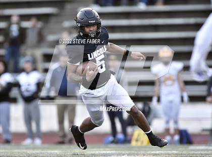 Thumbnail 1 in Bellevue @ Lincoln (WIAA 3A State Quarterfinal) photogallery.