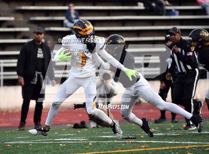 Thumbnail 2 in Bellevue @ Lincoln (WIAA 3A State Quarterfinal) photogallery.
