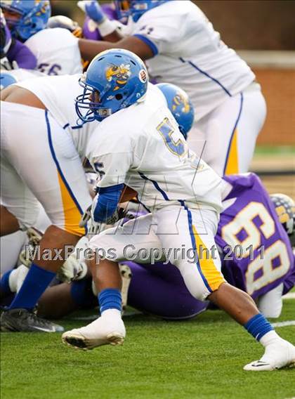 Thumbnail 2 in Tarboro vs. Carver (NCHSAA 2A Final) photogallery.
