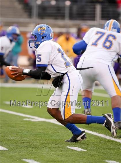 Thumbnail 1 in Tarboro vs. Carver (NCHSAA 2A Final) photogallery.