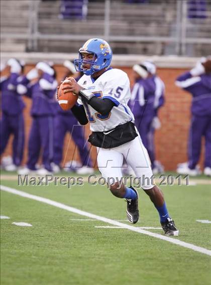 Thumbnail 3 in Tarboro vs. Carver (NCHSAA 2A Final) photogallery.