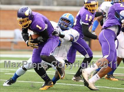 Thumbnail 3 in Tarboro vs. Carver (NCHSAA 2A Final) photogallery.