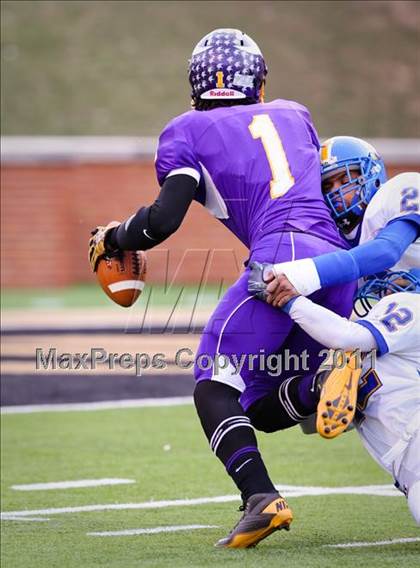 Thumbnail 2 in Tarboro vs. Carver (NCHSAA 2A Final) photogallery.
