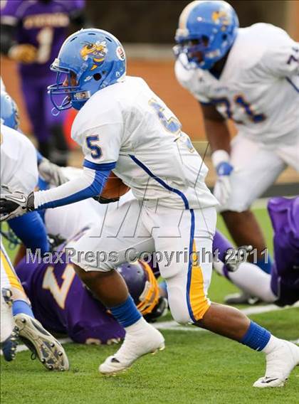 Thumbnail 2 in Tarboro vs. Carver (NCHSAA 2A Final) photogallery.