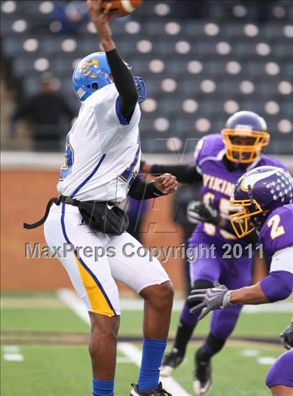 Thumbnail 2 in Tarboro vs. Carver (NCHSAA 2A Final) photogallery.