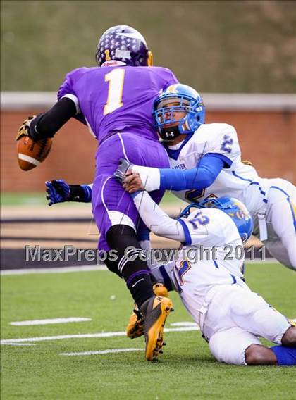 Thumbnail 3 in Tarboro vs. Carver (NCHSAA 2A Final) photogallery.
