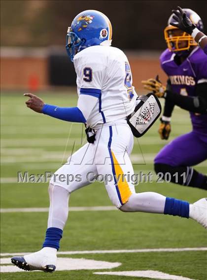 Thumbnail 2 in Tarboro vs. Carver (NCHSAA 2A Final) photogallery.