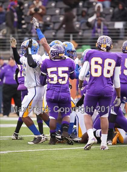 Thumbnail 1 in Tarboro vs. Carver (NCHSAA 2A Final) photogallery.