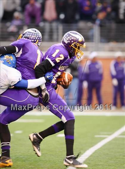 Thumbnail 3 in Tarboro vs. Carver (NCHSAA 2A Final) photogallery.