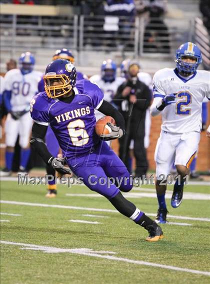 Thumbnail 1 in Tarboro vs. Carver (NCHSAA 2A Final) photogallery.