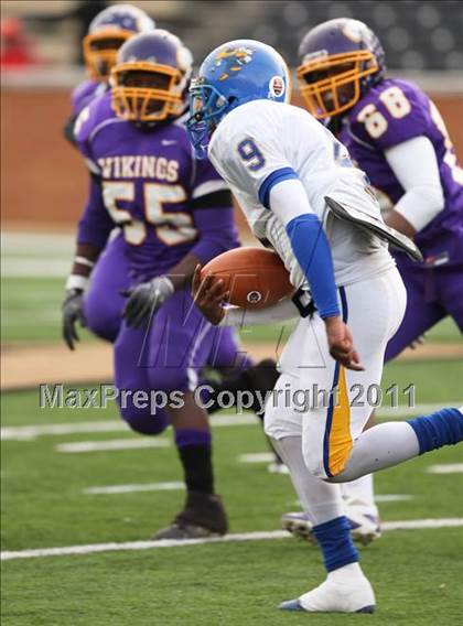 Thumbnail 2 in Tarboro vs. Carver (NCHSAA 2A Final) photogallery.