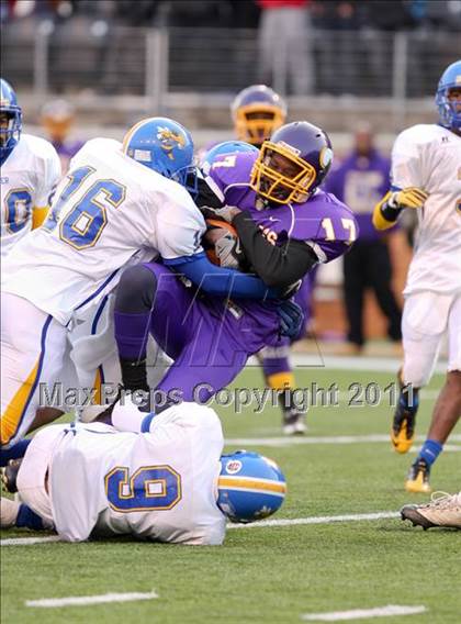 Thumbnail 2 in Tarboro vs. Carver (NCHSAA 2A Final) photogallery.
