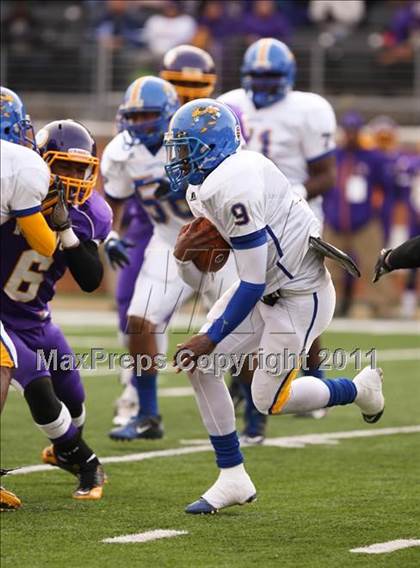 Thumbnail 1 in Tarboro vs. Carver (NCHSAA 2A Final) photogallery.