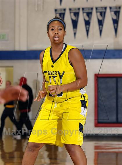 Thumbnail 3 in River City vs. Sheldon (Christian Brothers Holiday Classic) photogallery.