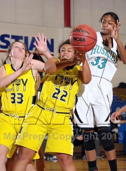 Thumbnail 2 in River City vs. Sheldon (Christian Brothers Holiday Classic) photogallery.