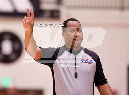 Thumbnail 2 in Gonzaga vs. Etowah (Holiday Hoopsgiving) photogallery.