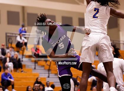 Thumbnail 3 in Gonzaga vs. Etowah (Holiday Hoopsgiving) photogallery.