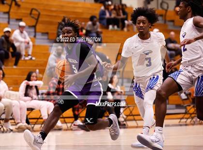 Thumbnail 2 in Gonzaga vs. Etowah (Holiday Hoopsgiving) photogallery.