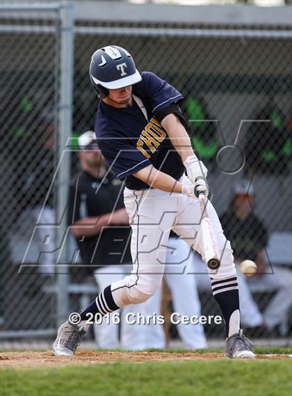 Thumbnail 3 in Rush-Henrietta vs. Webster Thomas photogallery.