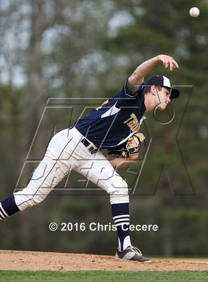 Thumbnail 2 in Rush-Henrietta vs. Webster Thomas photogallery.