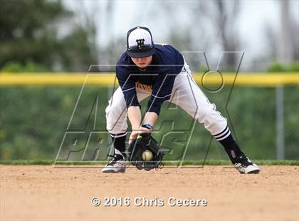 Thumbnail 2 in Rush-Henrietta vs. Webster Thomas photogallery.