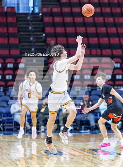 Thumbnail 2 in Tuckahoe vs Berne-Knox-Westerlo (NYSPHSAA Class C Semifinal) photogallery.