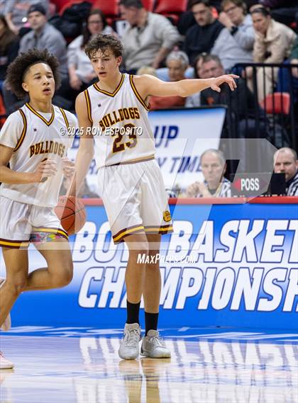 Thumbnail 1 in Tuckahoe vs Berne-Knox-Westerlo (NYSPHSAA Class C Semifinal) photogallery.