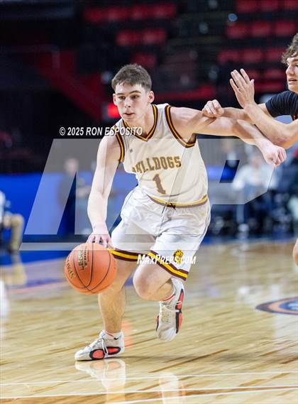 Thumbnail 1 in Tuckahoe vs Berne-Knox-Westerlo (NYSPHSAA Class C Semifinal) photogallery.