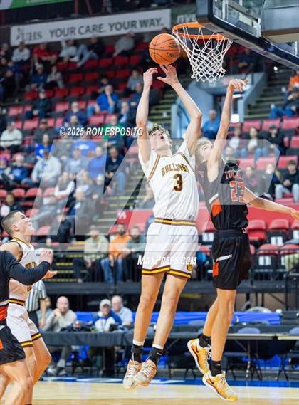Thumbnail 3 in Tuckahoe vs Berne-Knox-Westerlo (NYSPHSAA Class C Semifinal) photogallery.