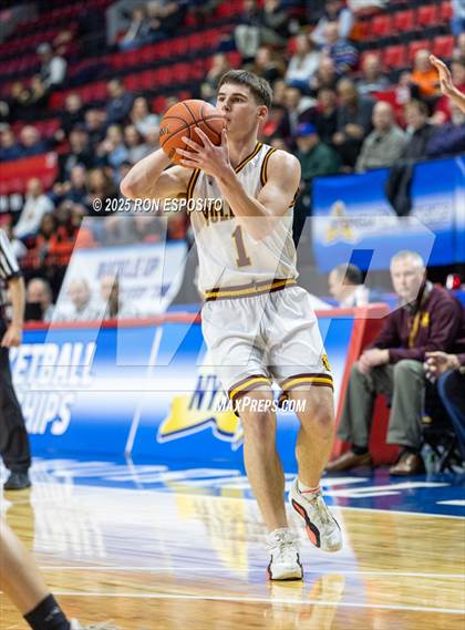 Thumbnail 1 in Tuckahoe vs Berne-Knox-Westerlo (NYSPHSAA Class C Semifinal) photogallery.