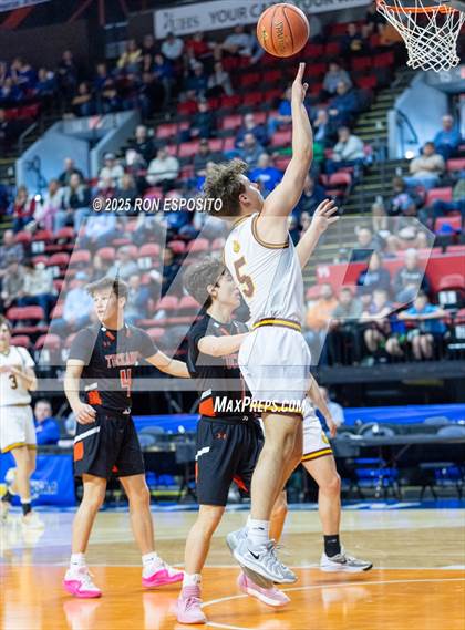 Thumbnail 2 in Tuckahoe vs Berne-Knox-Westerlo (NYSPHSAA Class C Semifinal) photogallery.