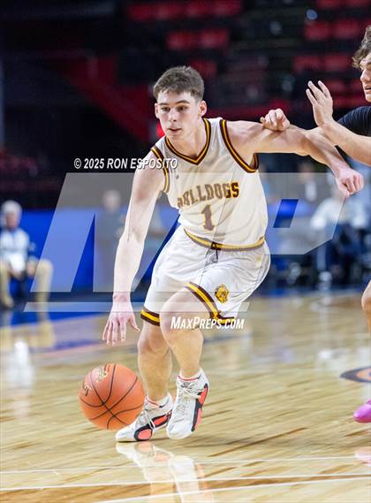 Thumbnail 2 in Tuckahoe vs Berne-Knox-Westerlo (NYSPHSAA Class C Semifinal) photogallery.