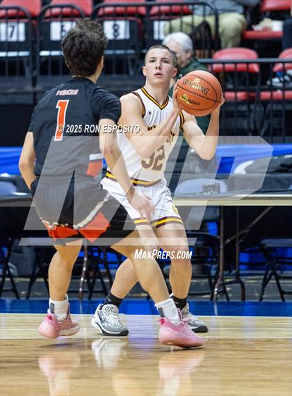 Thumbnail 2 in Tuckahoe vs Berne-Knox-Westerlo (NYSPHSAA Class C Semifinal) photogallery.