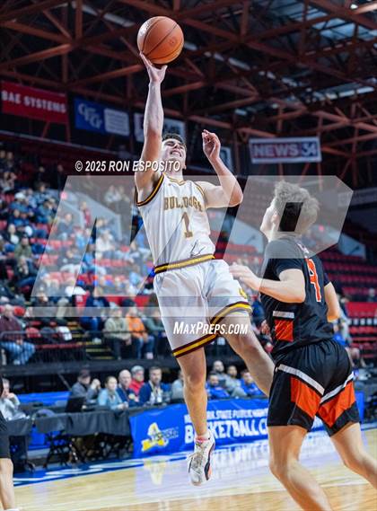 Thumbnail 1 in Tuckahoe vs Berne-Knox-Westerlo (NYSPHSAA Class C Semifinal) photogallery.