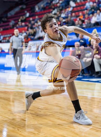 Thumbnail 2 in Tuckahoe vs Berne-Knox-Westerlo (NYSPHSAA Class C Semifinal) photogallery.