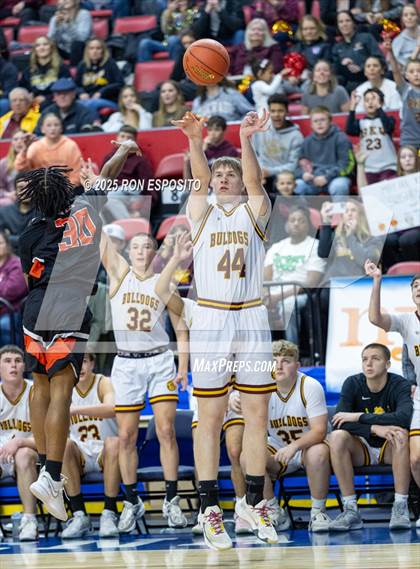 Thumbnail 2 in Tuckahoe vs Berne-Knox-Westerlo (NYSPHSAA Class C Semifinal) photogallery.
