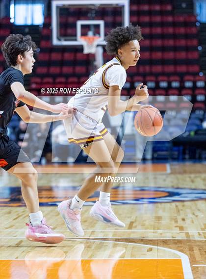 Thumbnail 2 in Tuckahoe vs Berne-Knox-Westerlo (NYSPHSAA Class C Semifinal) photogallery.