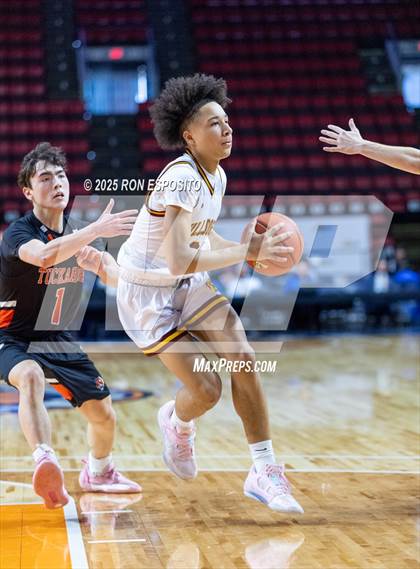 Thumbnail 1 in Tuckahoe vs Berne-Knox-Westerlo (NYSPHSAA Class C Semifinal) photogallery.