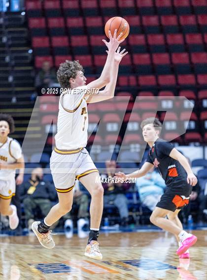 Thumbnail 3 in Tuckahoe vs Berne-Knox-Westerlo (NYSPHSAA Class C Semifinal) photogallery.