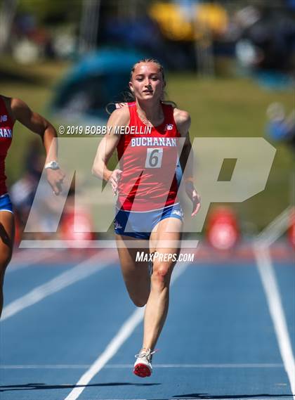 Thumbnail 1 in West Coast Relays photogallery.