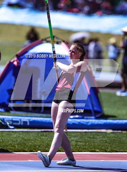 Thumbnail 1 in West Coast Relays photogallery.
