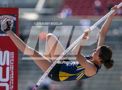 Thumbnail 2 in West Coast Relays photogallery.
