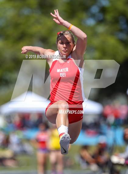 Thumbnail 3 in West Coast Relays photogallery.