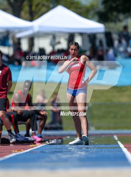 Thumbnail 2 in West Coast Relays photogallery.
