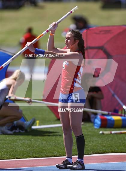 Thumbnail 1 in West Coast Relays photogallery.