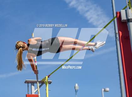 Thumbnail 2 in West Coast Relays photogallery.